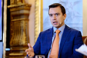 Daniel Noboa, endureció su postura frente a  Gustavo Petro, durante una entrevista con la revista Semana de Colombia