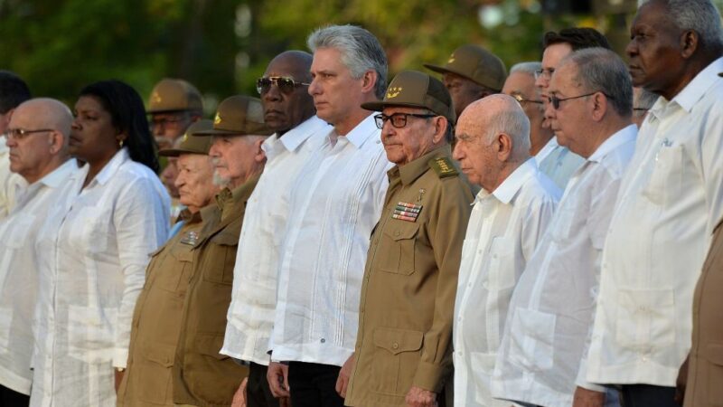 El gobierno cubano busca respaldo masivo con firmas frente a la presión de EE UU
