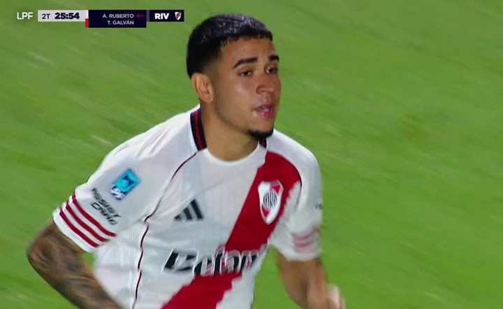 Kendry Páez fue protagonista de la victoria de River Plate en la Copa Sudamericana