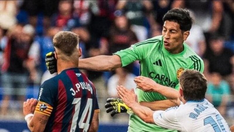 El violento arquero argentino Esteban Andrada fue suspendido por 13 partidos tras agredir al defensa del Huesca