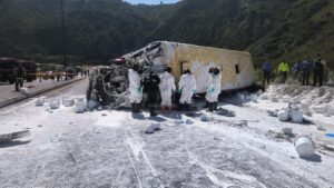 Dos fallecidos y 42 heridos es el saldo de un accidente de tránsito en Guayllabamba