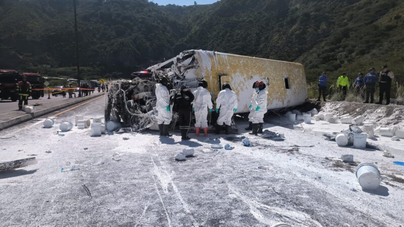Dos fallecidos y 42 heridos es el saldo de un accidente de tránsito en Guayllabamba