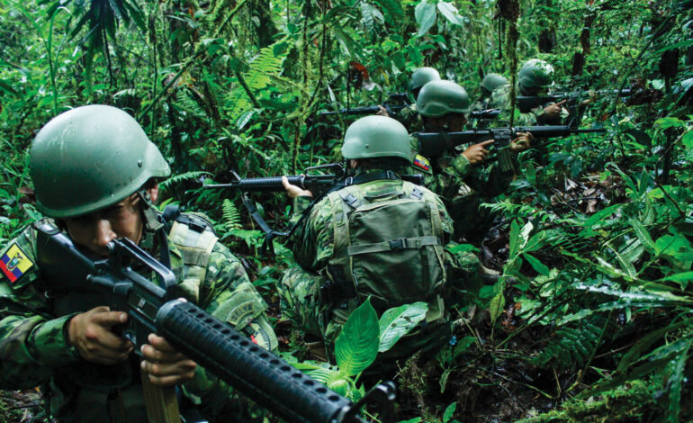 Gobierno colombiano dispone el despliegue de 15.000 militares en la frontera con Ecuador