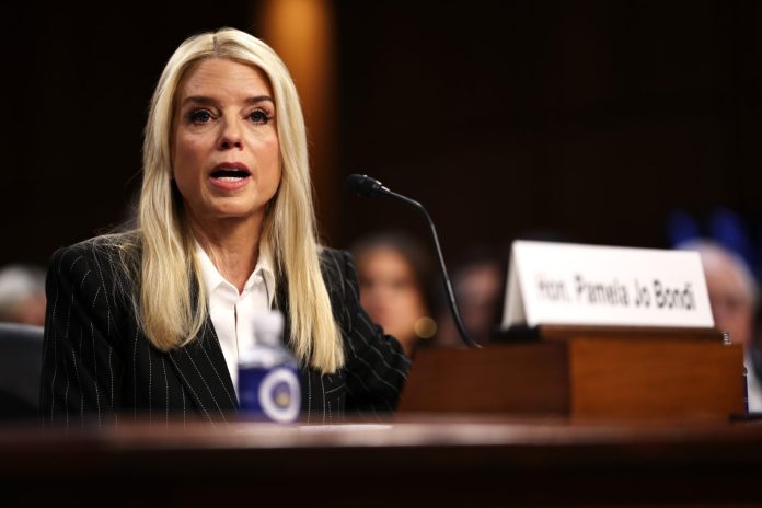 Trump destituyó a la fiscal general Pam Bondi: «Pasará ahora a un nuevo trabajo»