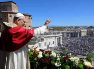 El papa León XIV llamó este domingo a «elegir la paz» y denunció la «indiferencia» ante las guerras