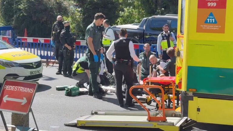 Policía británica acusó al sospechoso de apuñalar a dos personas en un barrio judío de Londres