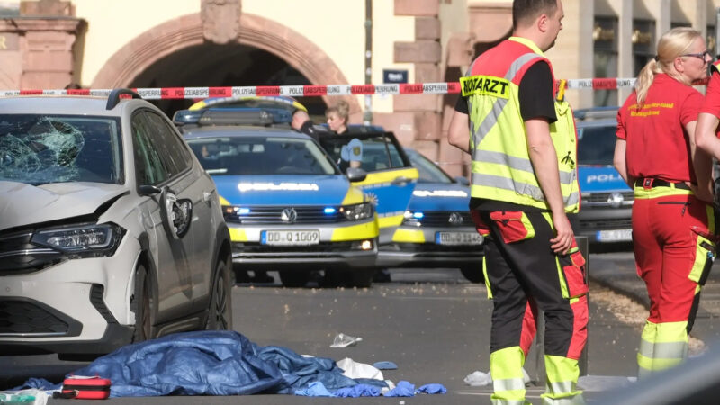 Atropello múltiple intencionado causa al menos dos muertos y 22 heridos en el este de Alemania