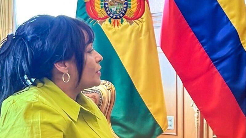 Bolivia expulsa a la embajadora de Colombia por “injerencia” de Petro en las protestas contra el gobierno
