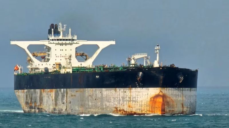 Estados Unidos inmoviliza un petrolero iraní en el golfo de Omán como parte de su bloqueo de Ormuz