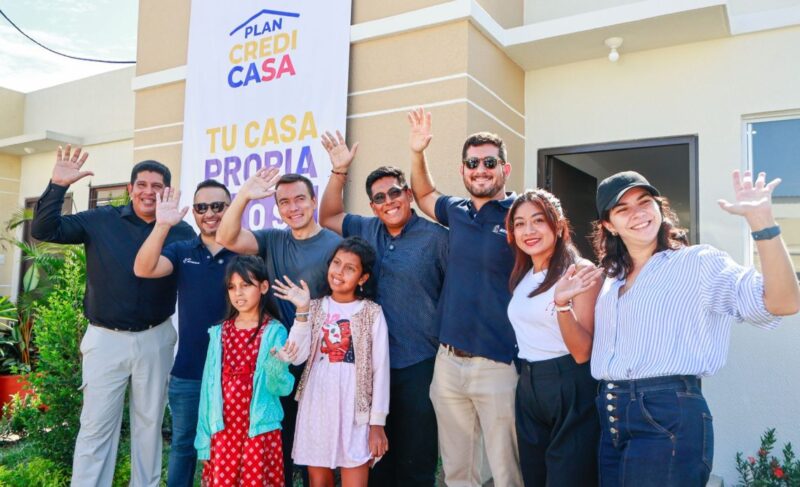 125 familias recibieron las llaves de sus viviendas propias en la parroquia Chongón, en Guayaquil, como parte del programa habitacional CrediCasa