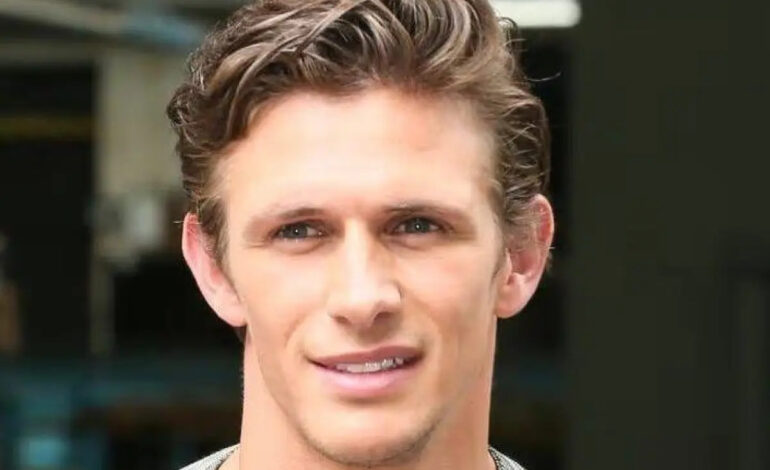 El exfutbolista inglés Jake Hall, de 35 años, murió en una villa vacacional de Mallorca, España, tras impactarse contra una puerta de vidrio,