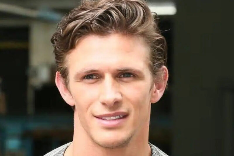 El exfutbolista inglés Jake Hall, de 35 años, murió en una villa vacacional de Mallorca, España, tras impactarse contra una puerta de vidrio,