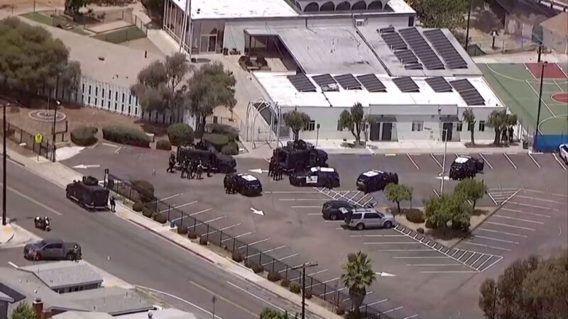 Tiroteo contra una mezquita de San Diego deja al menos cinco muertos, dos de ellos los atacantes