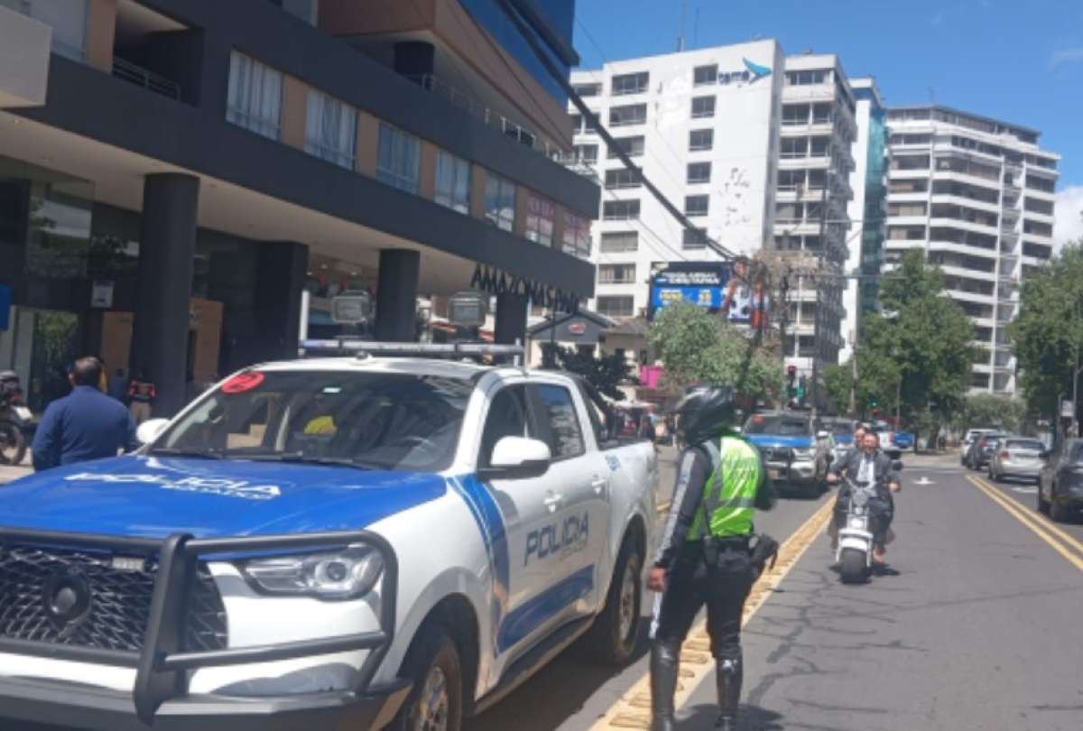Policía detuvo a presuntos asaltantes que ingresaron a un edificio en Quito