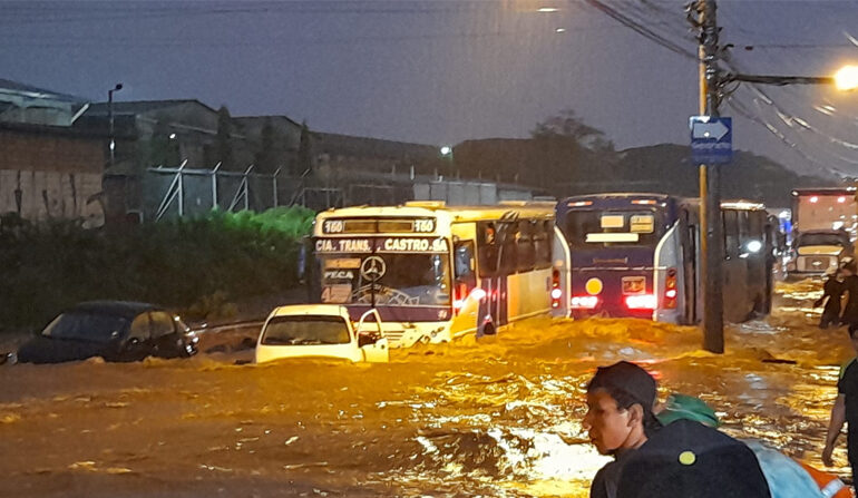 Se acerca El Niño? Guayaquil y Daule totalmente anegados