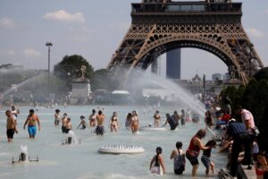 Ola de calor en Europa: Francia espera 43 °C, hay muertos y se activan alertas extremas