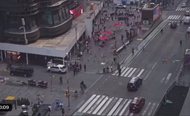 Tiroteo en Times Square sin heridos concluye con el atacante detenido]VIDEO