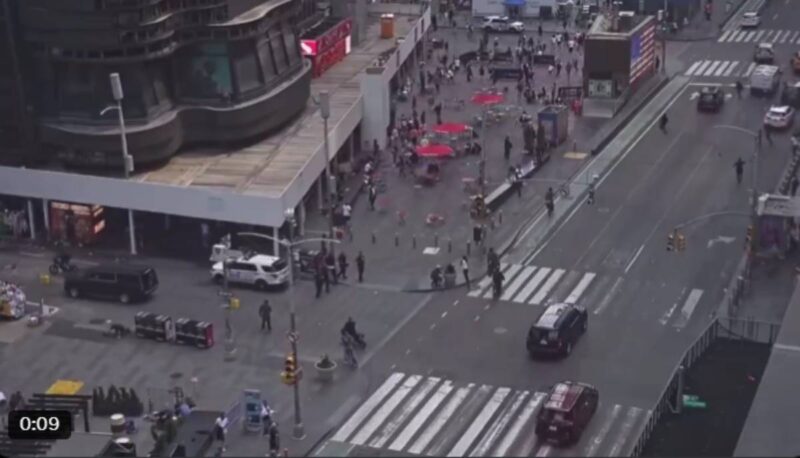 Tiroteo en Times Square sin heridos concluye con el atacante detenido]VIDEO