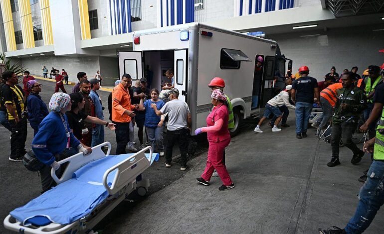 “Pagamos para ir a trabajar”, así atienden los médicos en Venezuela a heridos por terremotos