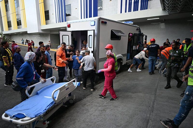 “Pagamos para ir a trabajar”, así atienden los médicos en Venezuela a heridos por terremotos