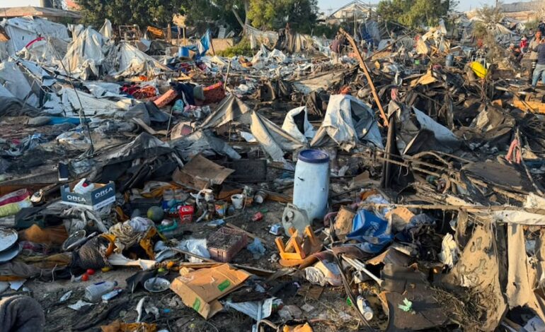 Israel asesinó a una bebé y a su madre en Gaza e incendió más de 100 tiendas de campaña