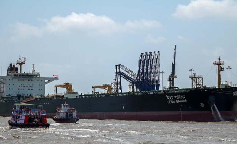 Petroleros iraníes cruzan zona de bloqueo estadounidense en el estrecho de Ormuz, según sitio de seguimiento