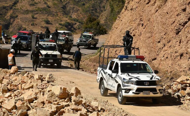 Protestas en Bolivia: Bajo estado de excepción, militares y policías despejan vías bloqueadas por opositores a Rodrigo Paz