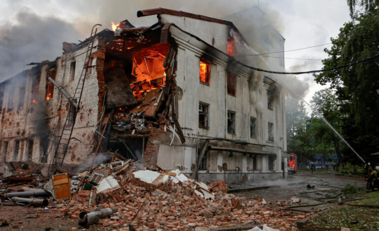 Rusia amenaza a Ucrania con más ataques tras masivo bombardeo contra Moscú