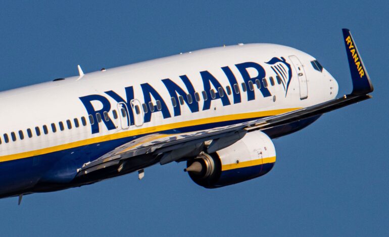 Un pasajero fue parcialmente succionado por una ventana que se rompió en vuelo de Ryanair