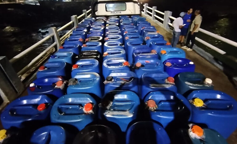Galápagos: Cae una banda que se dedicaba al transporte ilegal de combustible