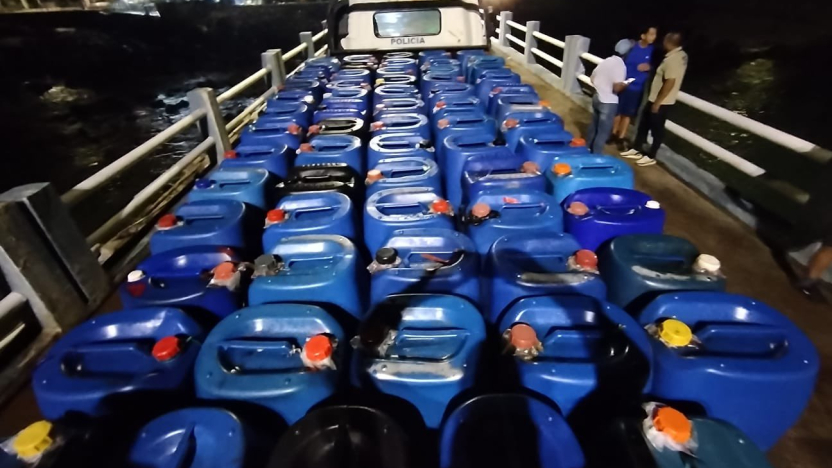Galápagos: Cae una banda que se dedicaba al transporte ilegal de combustible