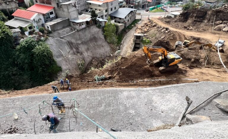 Quito: Captación en la quebrada El Tejado que registra un avance superior al 30%.