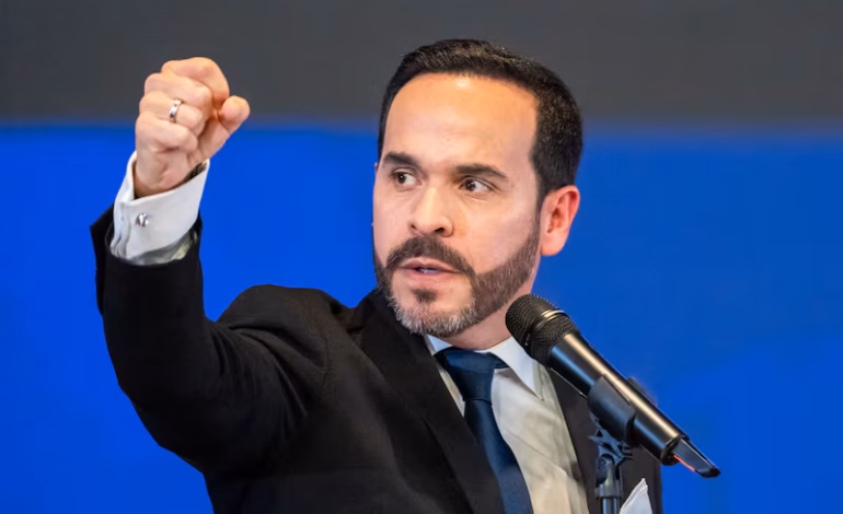  Polémica en Colombia: la posible investidura de De la Espriella en un batallón