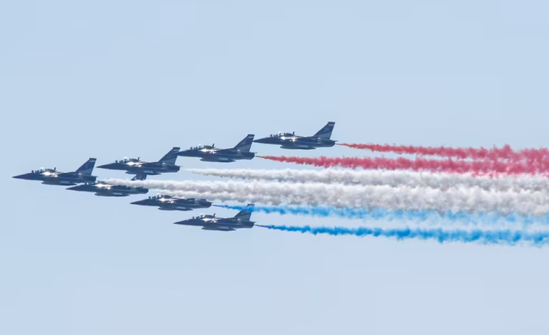 Nueva York celebra Independencia de Estados Unidos con muestra de “poder” y desfile naval y aéreo