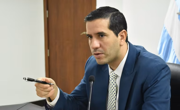 Roberto Luque, acudió a la Fiscalía para rendir su versión dentro del caso Progen.
