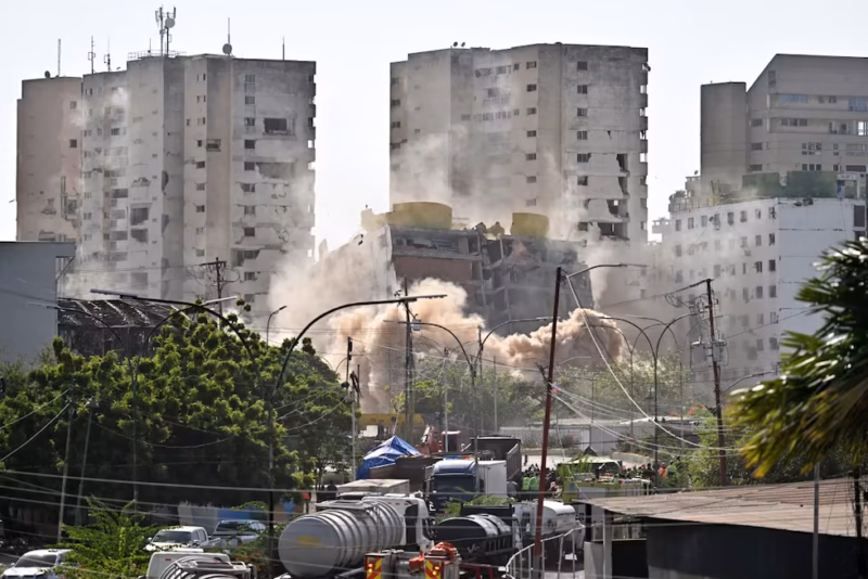 Empiezan a demoler edificios dañados por terremotos en Venezuela