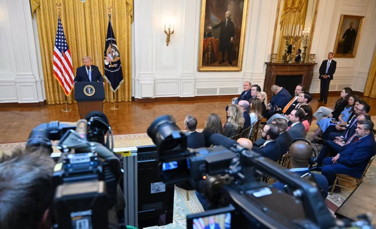Trump pide retirar las licencias de cadenas televisivas que rehusaron difundir su discurso