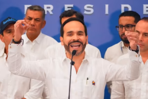 Colombia: De la Espriella rompe otra tradición y dará primer discurso como presidente ante militares