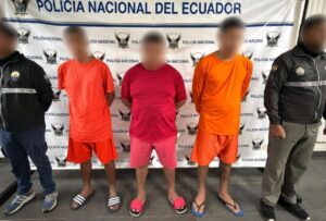 La Policía Nacional capturó a tres hombres presuntamente vinculados con ‘Los Choneros’ durante el operativo Fénix 0451