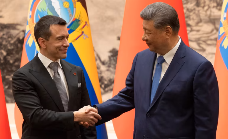 Xi Jinping defiende “independencia” de Latinoamérica al recibir a Noboa en China