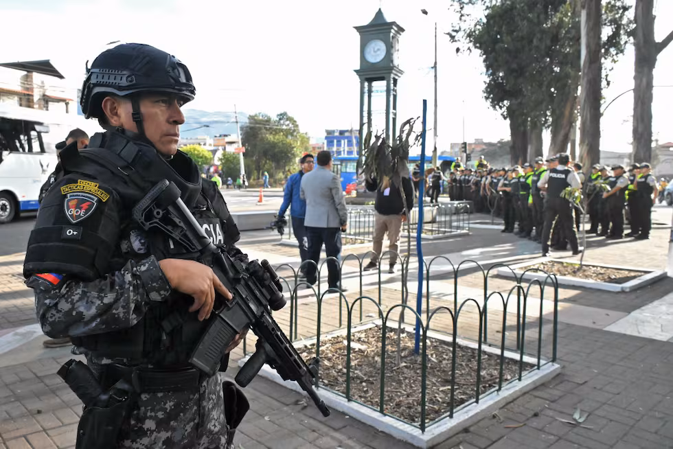 Policías y militares ejecutan en Quito operaciones contra el crimen anunciadas por el presidente Noboa
