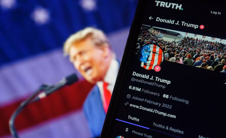 Demandan a Trump por vender acceso rápido a mensajes en su red social