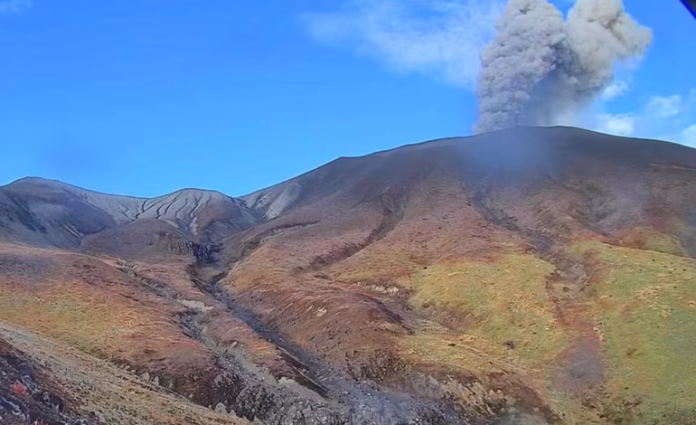 Volcán Puracé emite ceniza y gases en suroeste de Colombia y afecta aeropuerto de Popayán