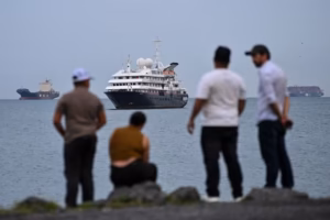 Canal de Panamá prevé reducir aún más el tránsito de buques por fenómeno El Niño
