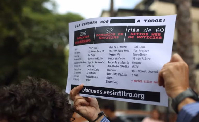 Venezuela desbloquea sitios informativos censurados por años por el régimen chavista