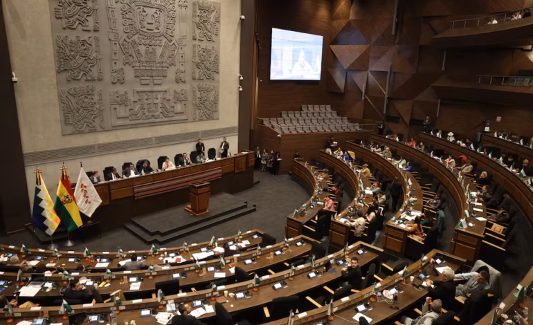 Congreso boliviano aprueba ampliar por 90 días estado de excepción ante amenazas de protestas sociales