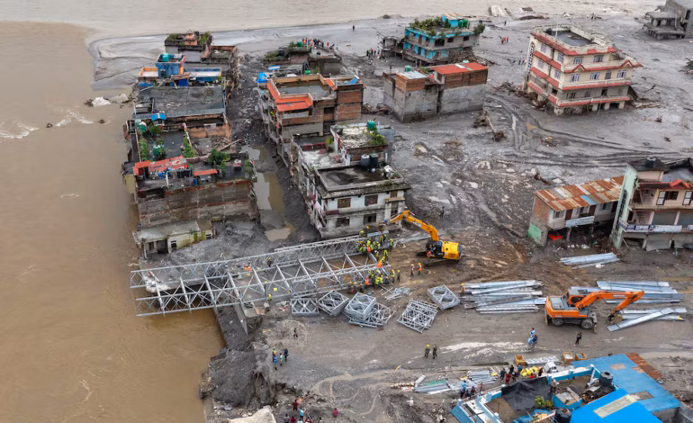 Nepal y China sitúan en 1.384 los muertos doce días después de la devastadora avalancha