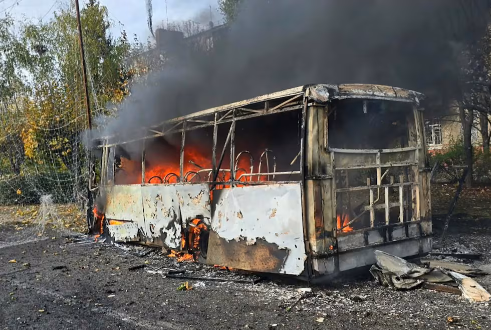 Rusia bombardea dos autobuses en Ucrania y mata a 30 personas cerca del frente