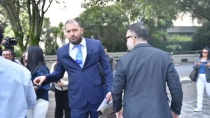 Caso vacunas: Juan Esteban Guarderas presentó una denuncia contra alcalde de Quito, Pabel Muñoz