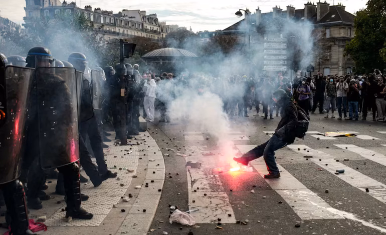 Trump dice que las protestas en Francia reflejan que el islam quiere “apoderarse” del país
